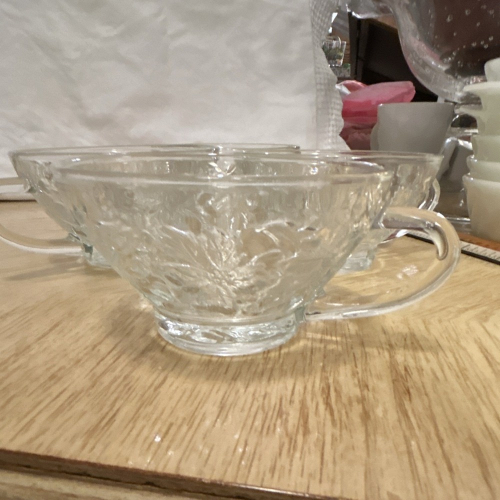 Set of 4 Vintage Anchor HockingClear Pressed Glass cups.
